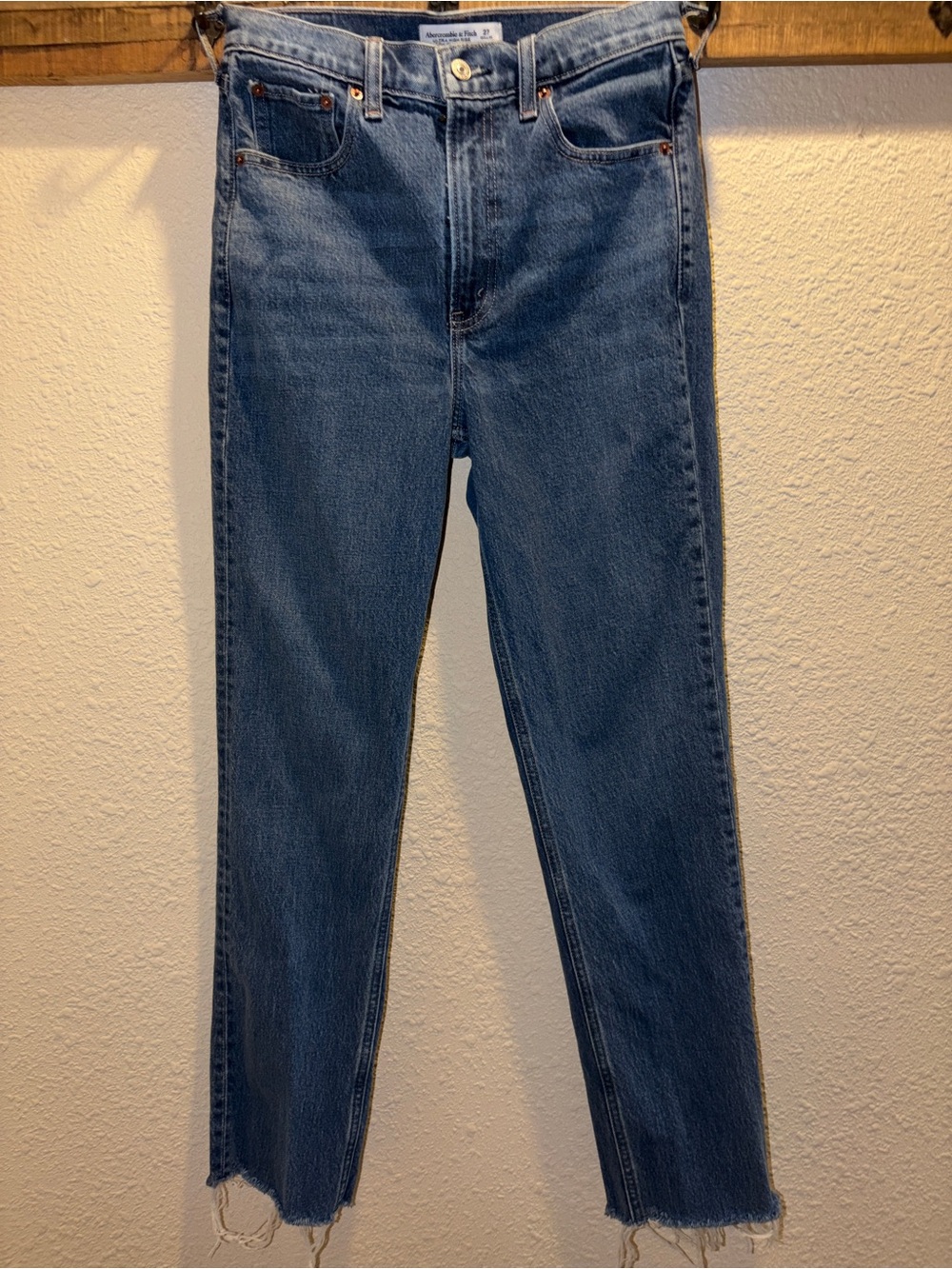 Abercrombie & Fitch Women's Ultra high rise 90’s Straight Size 27